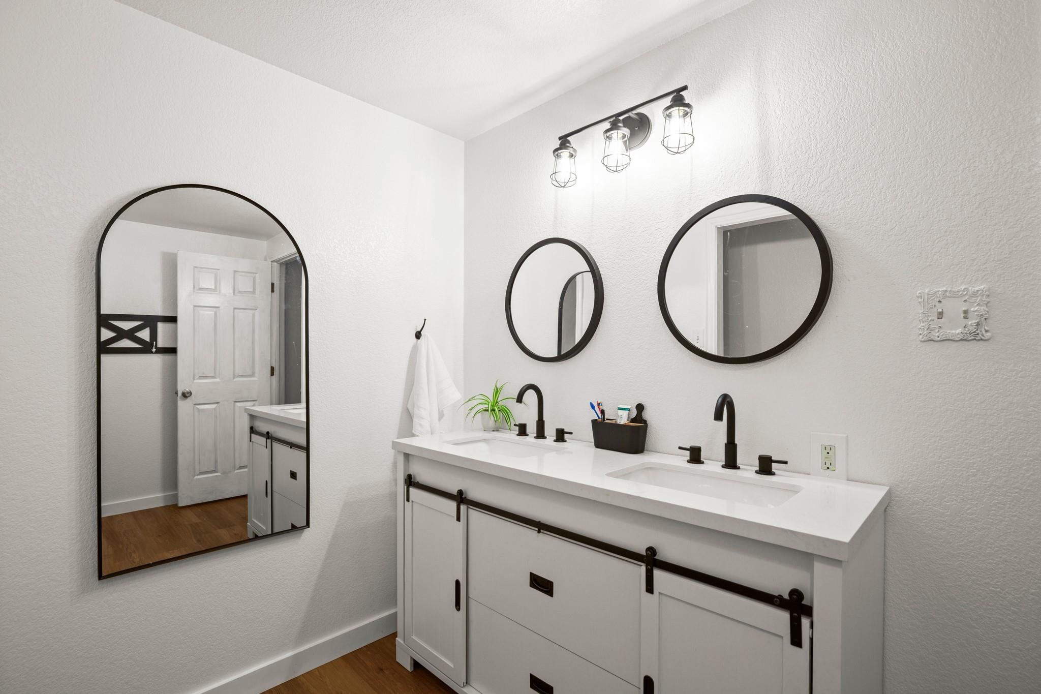 Image 13 of 40 For 320 Pecan 3  