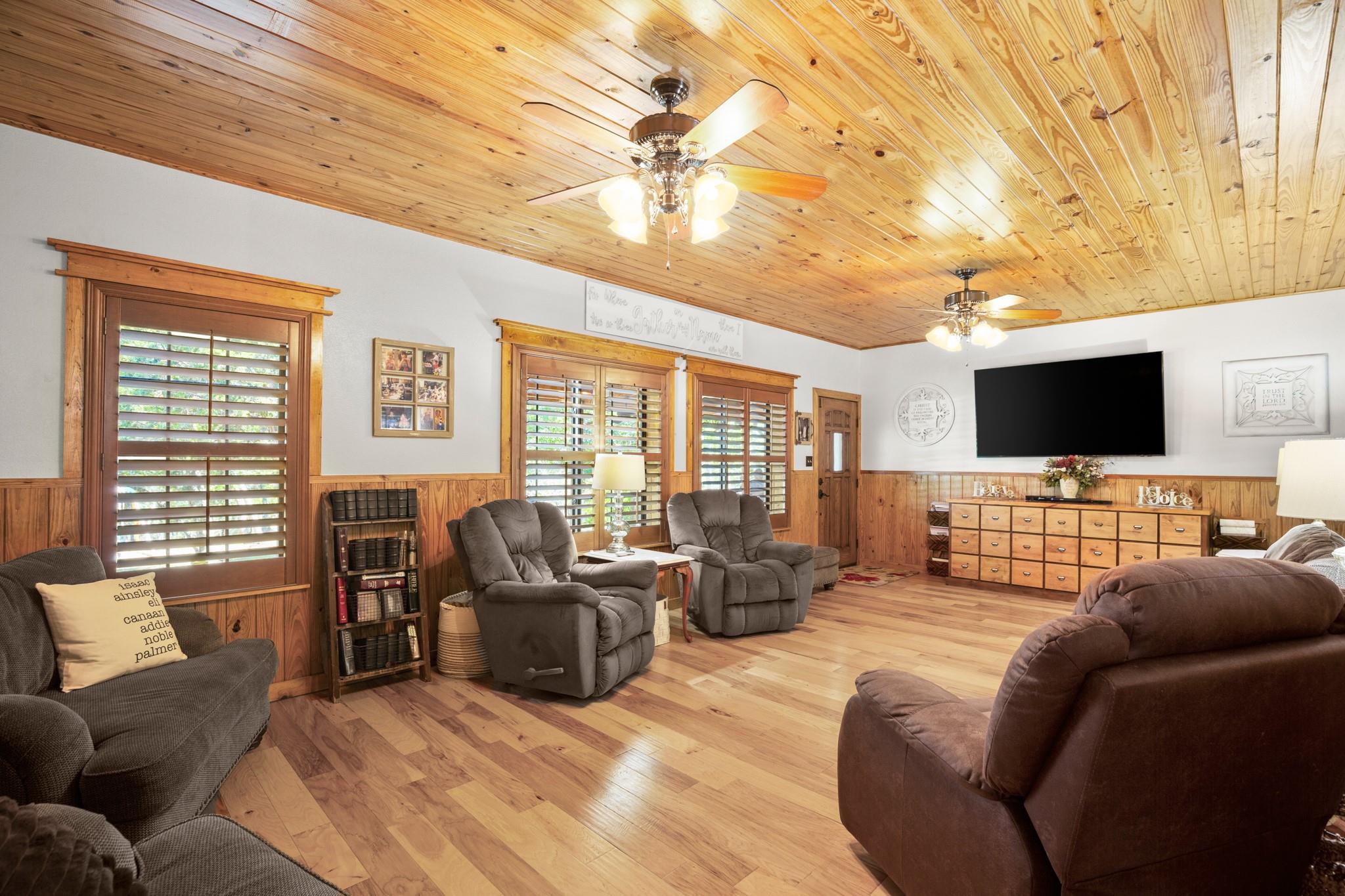 Image 23 of 40 For 320 Pecan 3  