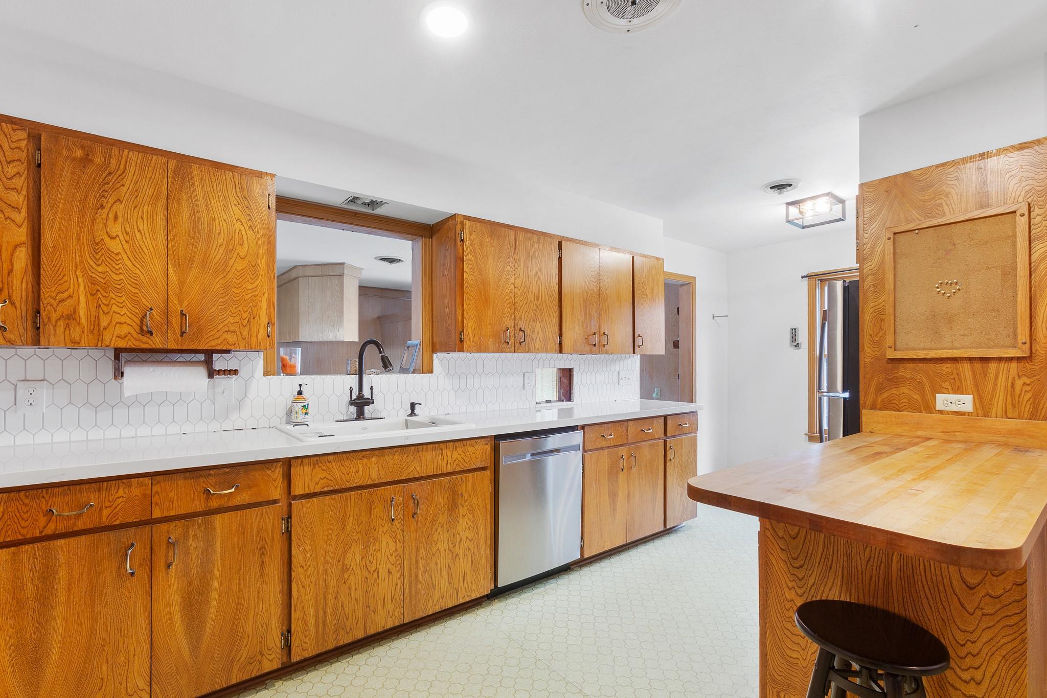 Image 13 of 40 For 803 Peach St