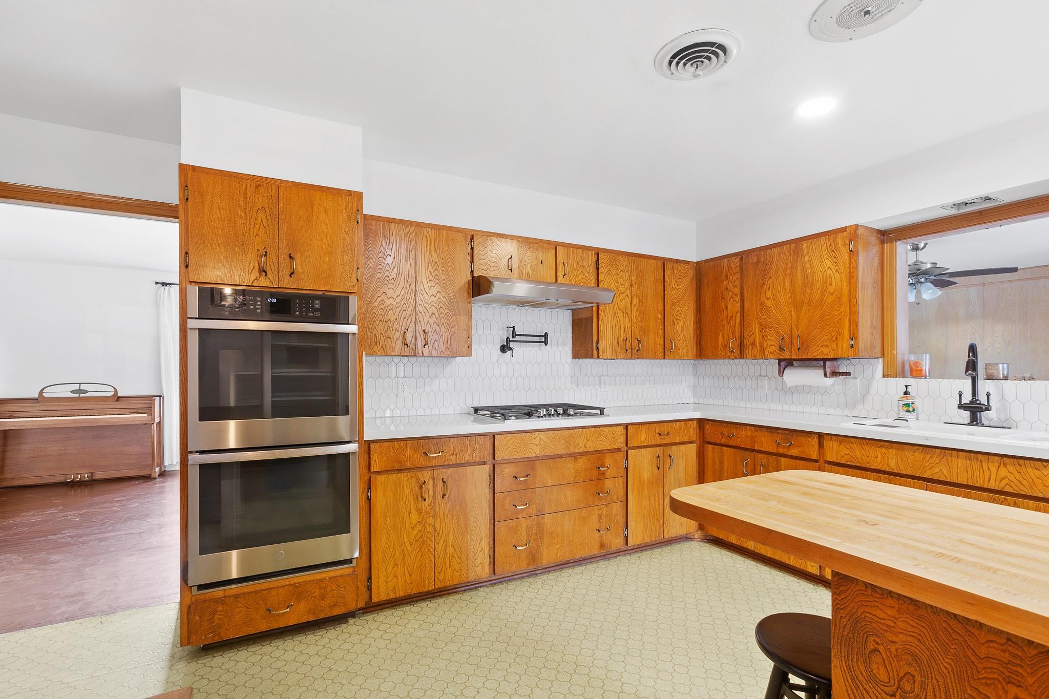 Image 14 of 40 For 803 Peach St