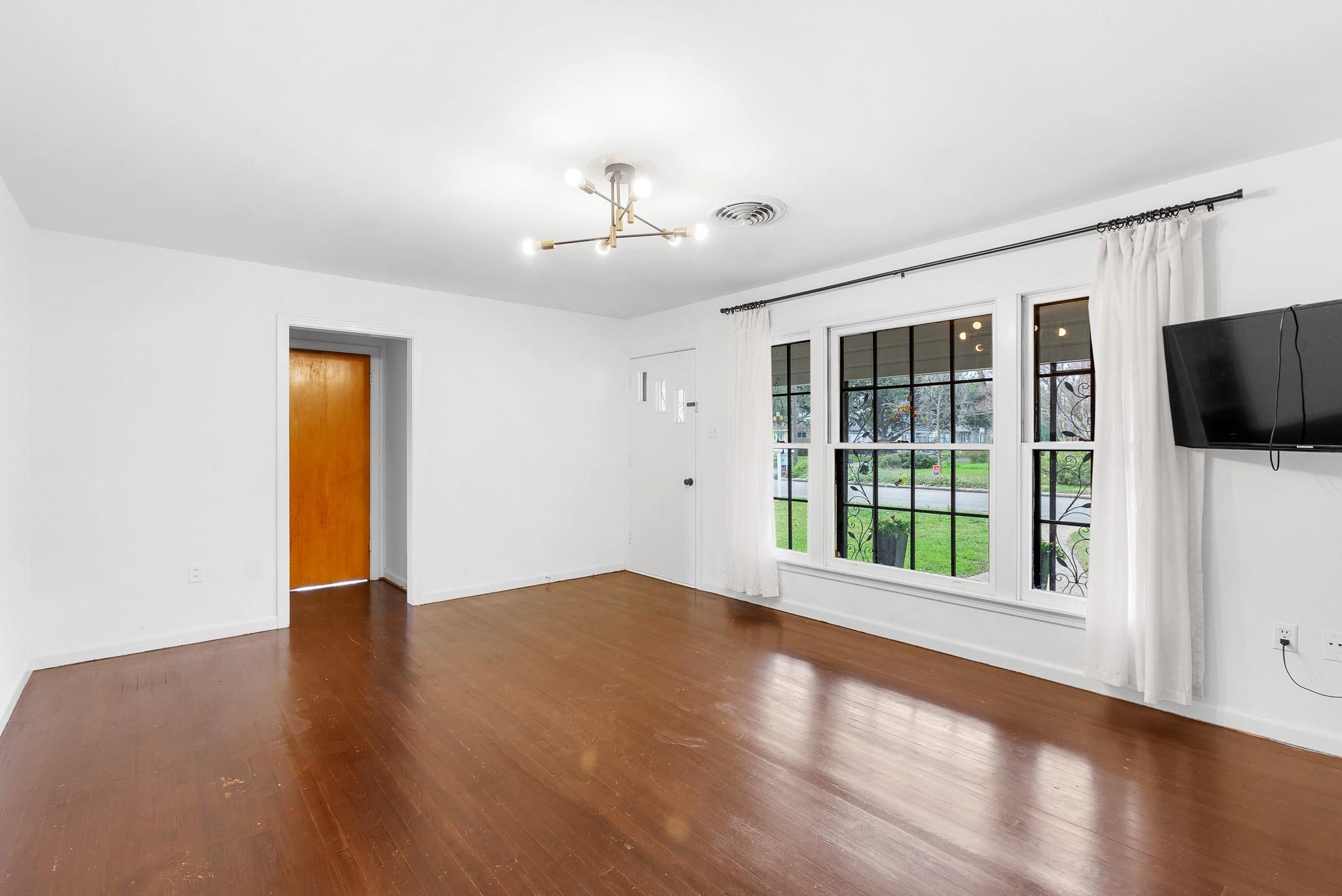 Image 6 of 40 For 803 Peach St