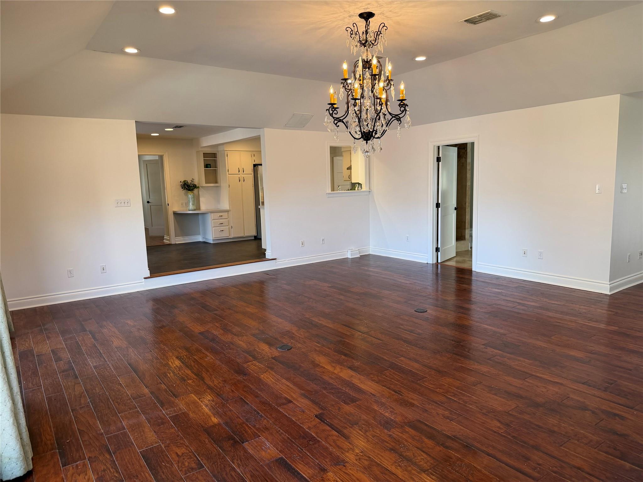 Image 14 of 35 For 3003 Burleson Rd