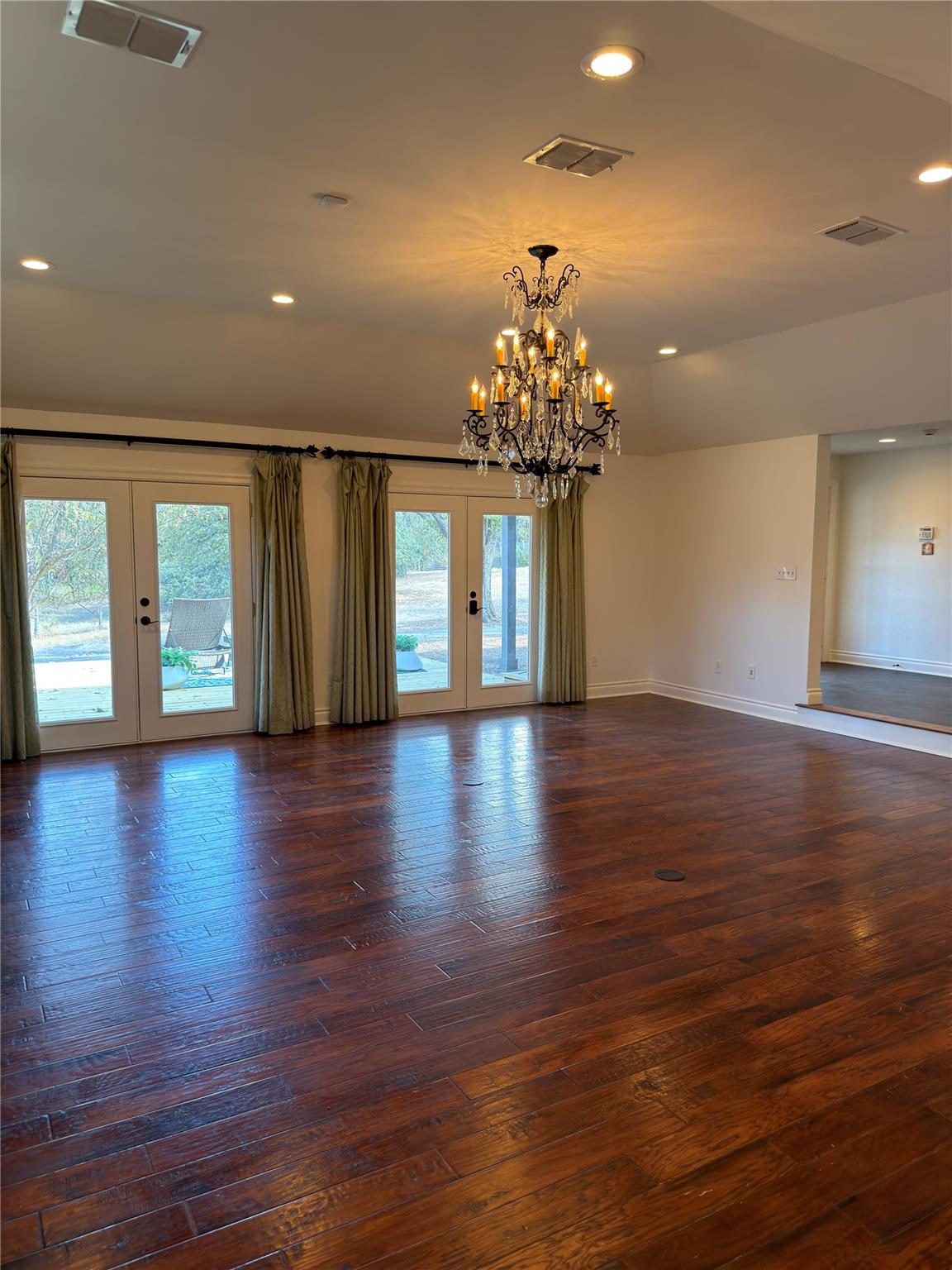 Image 15 of 35 For 3003 Burleson Rd