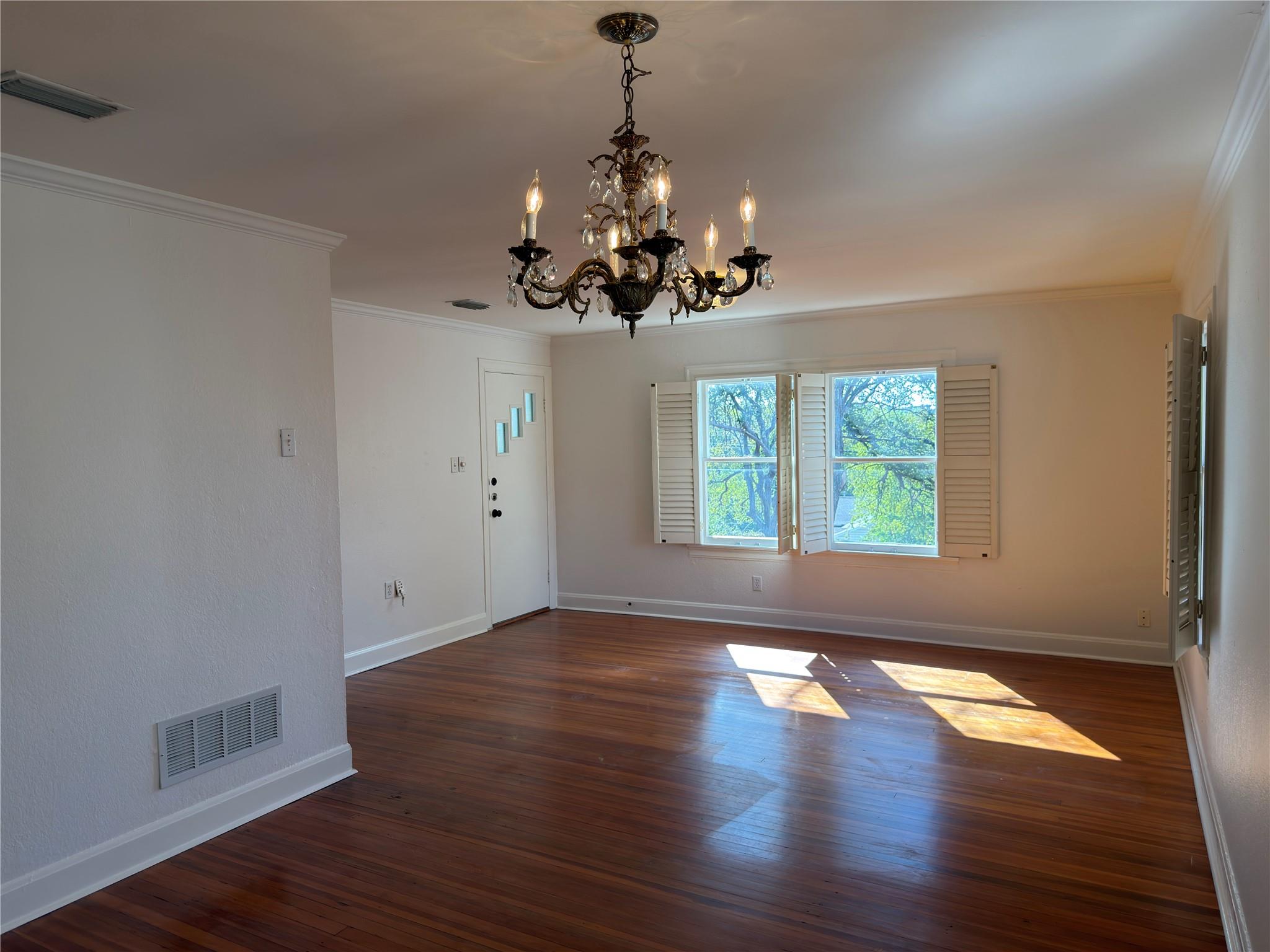 Image 20 of 35 For 3003 Burleson Rd