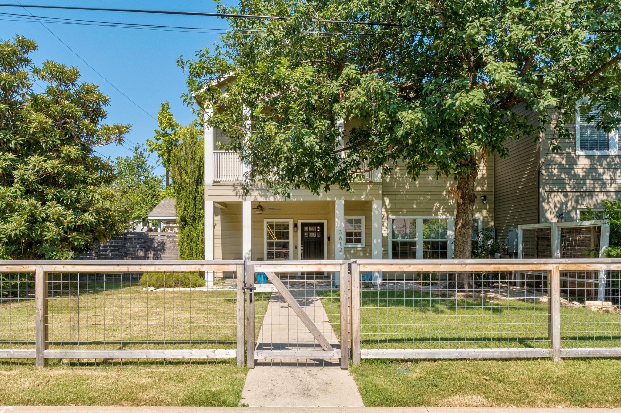 Image 3 of 32 For 3612 Oakmont Blvd