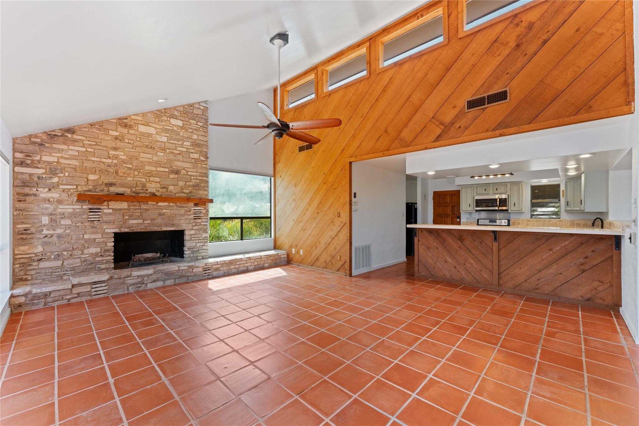 Image 11 of 33 For 789 Barbara Dr