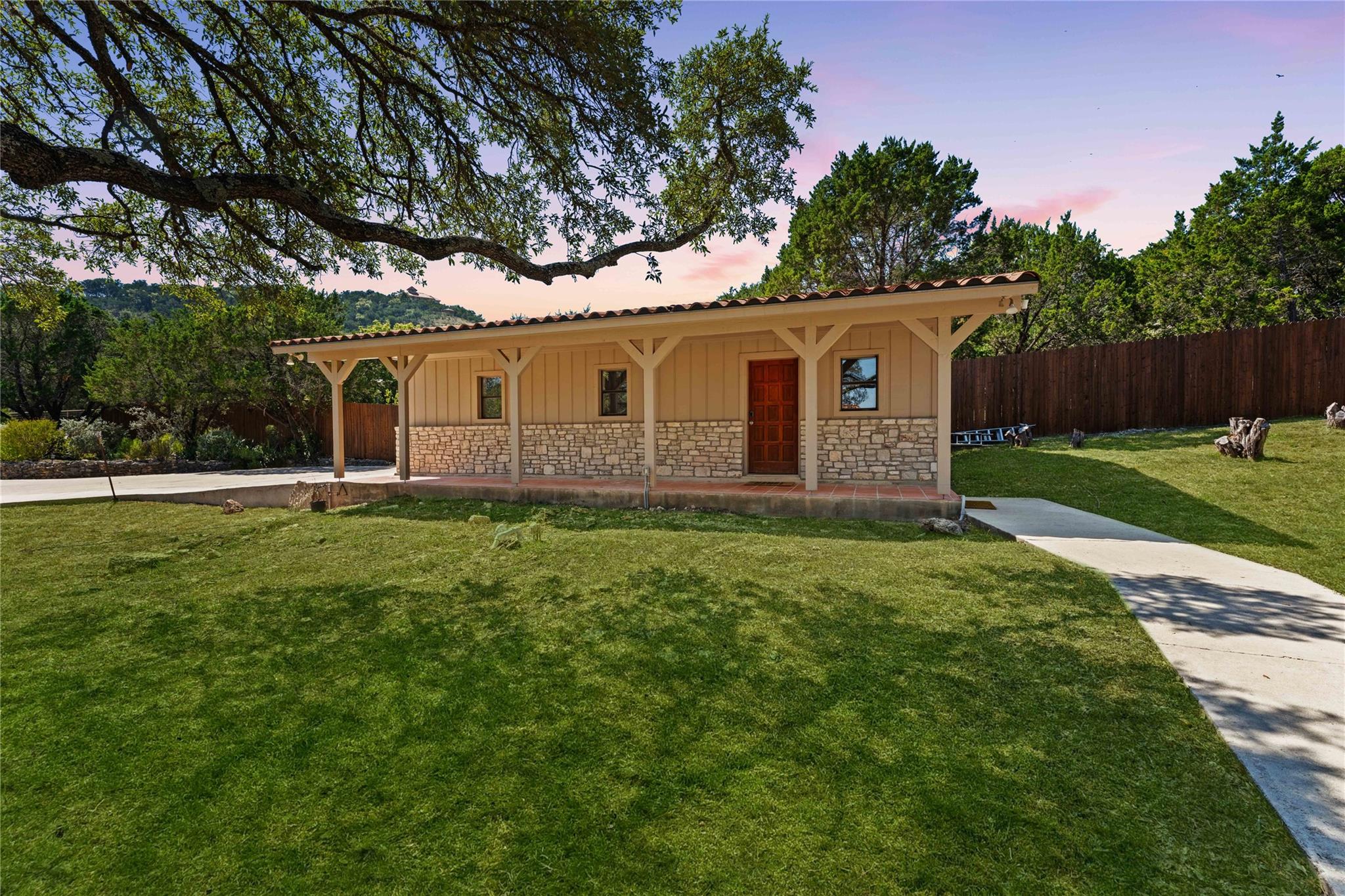 Image 16 of 33 For 789 Barbara Dr