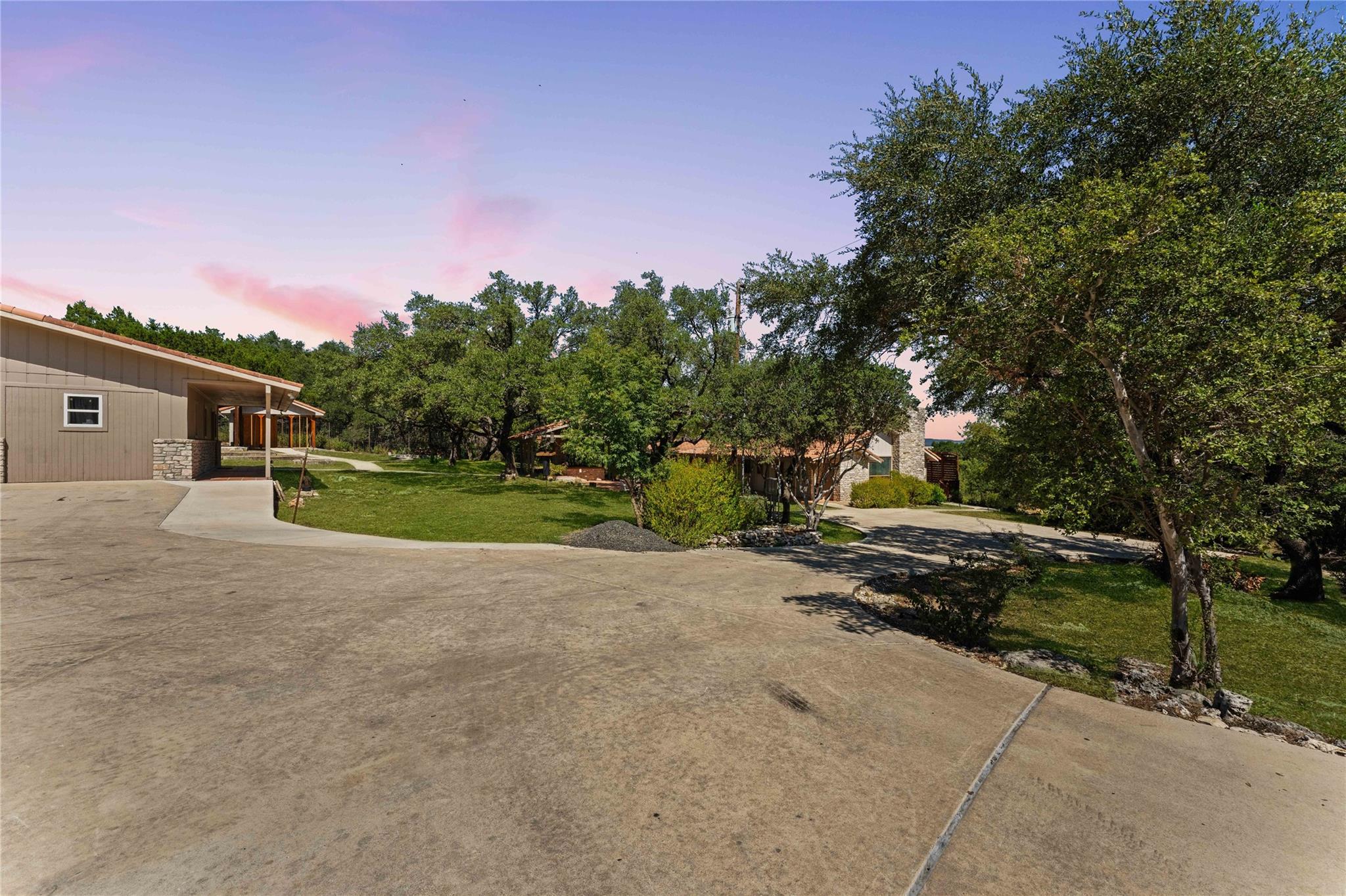 Image 32 of 33 For 789 Barbara Dr