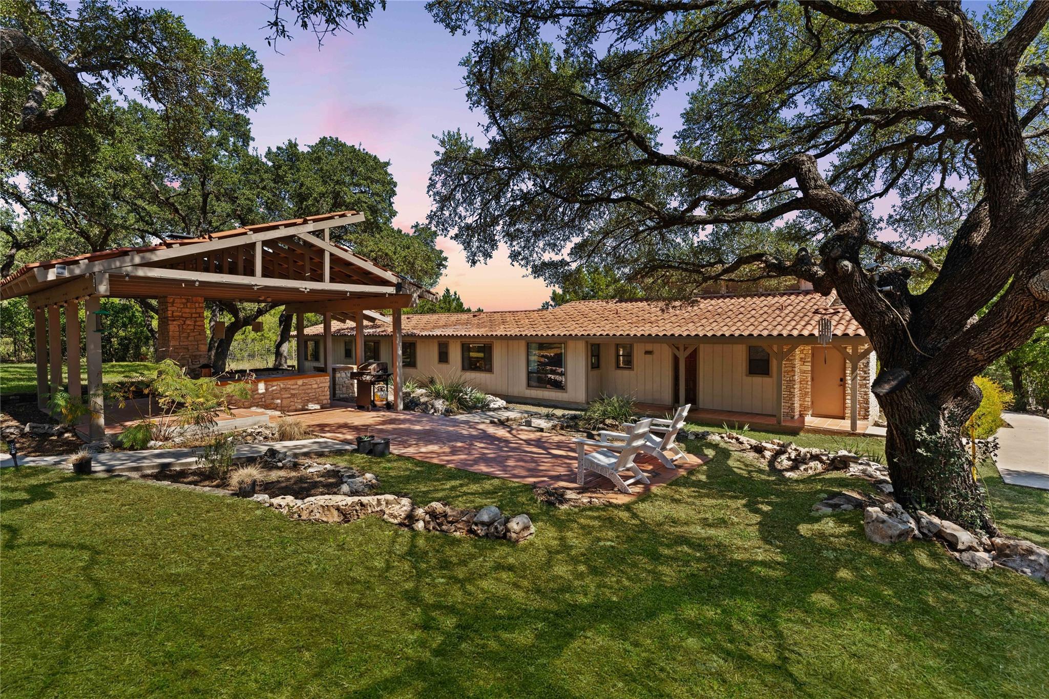 Image 4 of 33 For 789 Barbara Dr