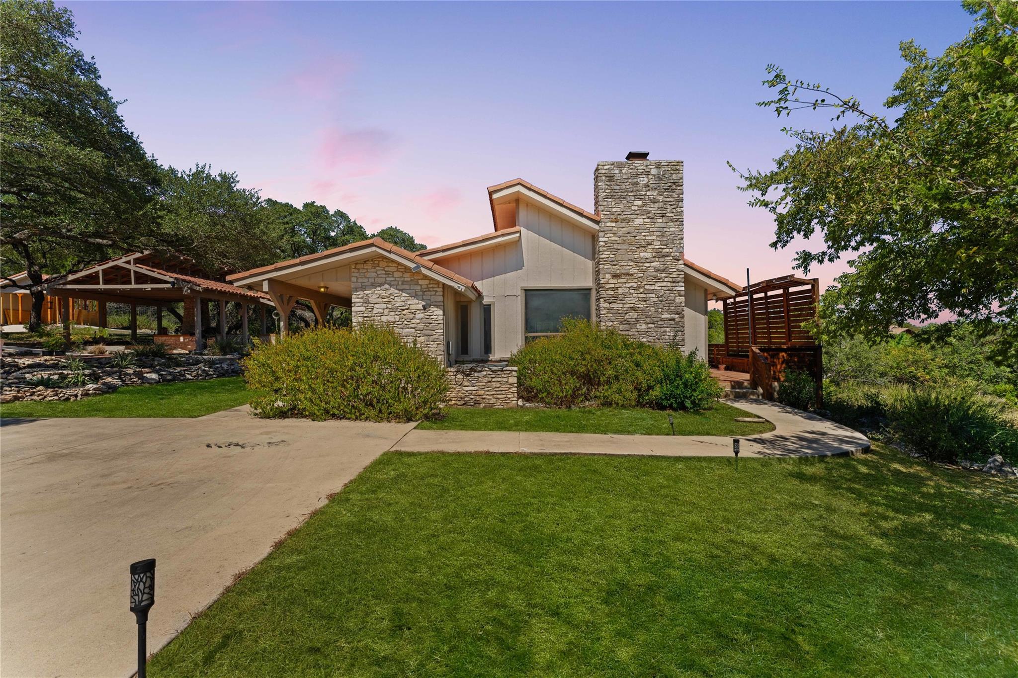 Image 7 of 33 For 789 Barbara Dr