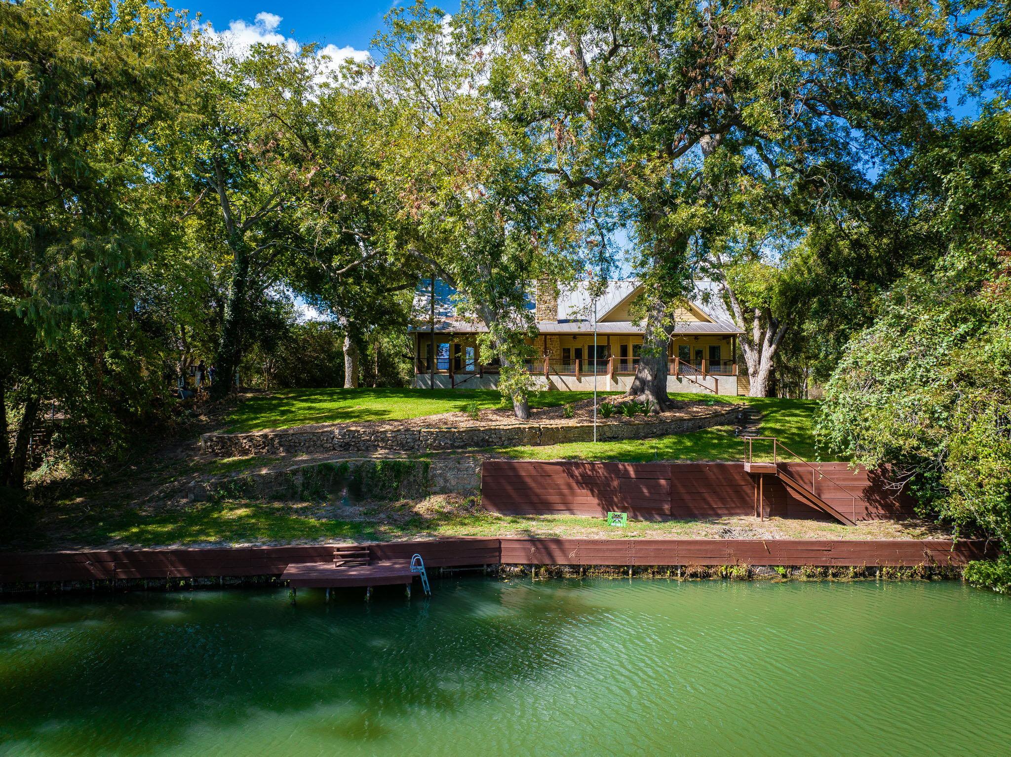 Details for 302 Guadalupe River Dr, Seguin, TX 78155