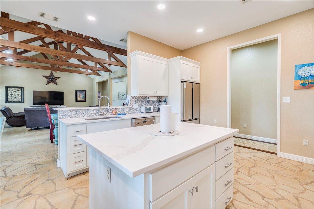 Image 12 of 39 For 302 Guadalupe River Dr