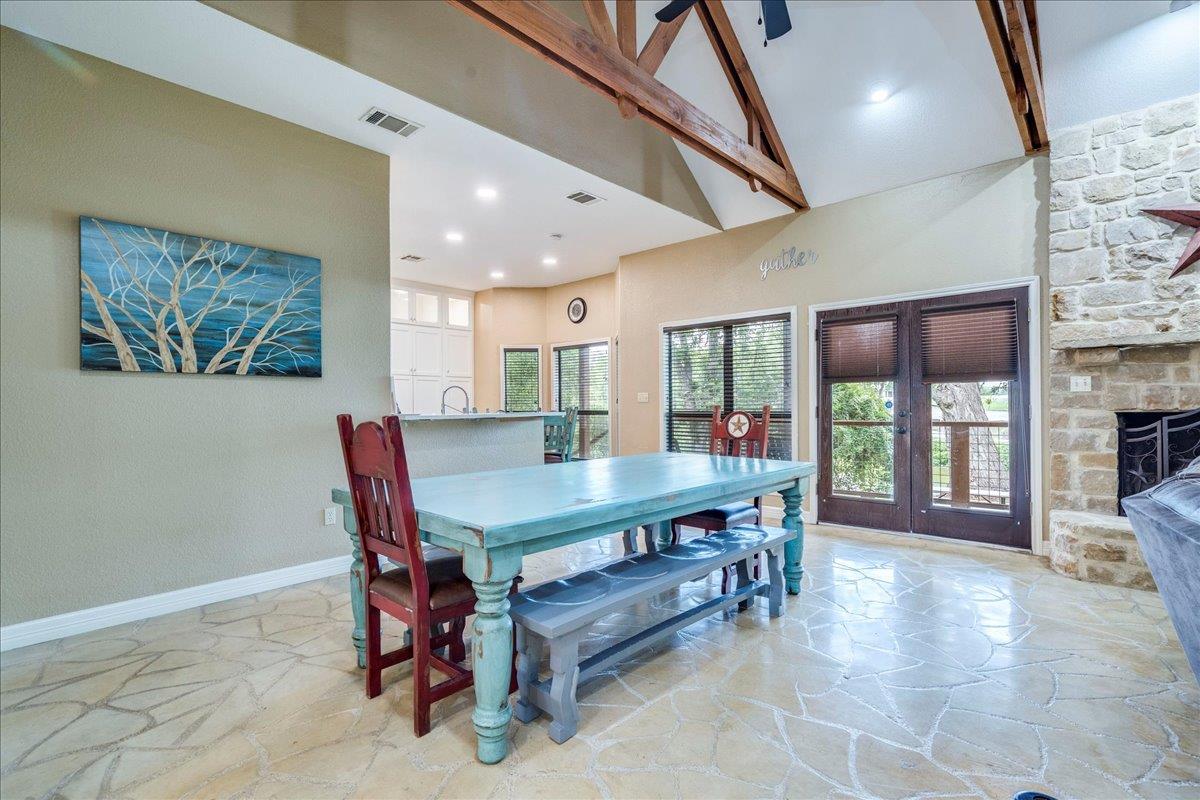 Image 15 of 39 For 302 Guadalupe River Dr