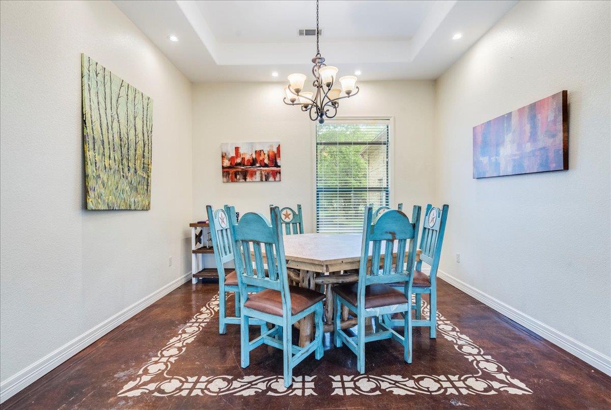 Image 16 of 39 For 302 Guadalupe River Dr