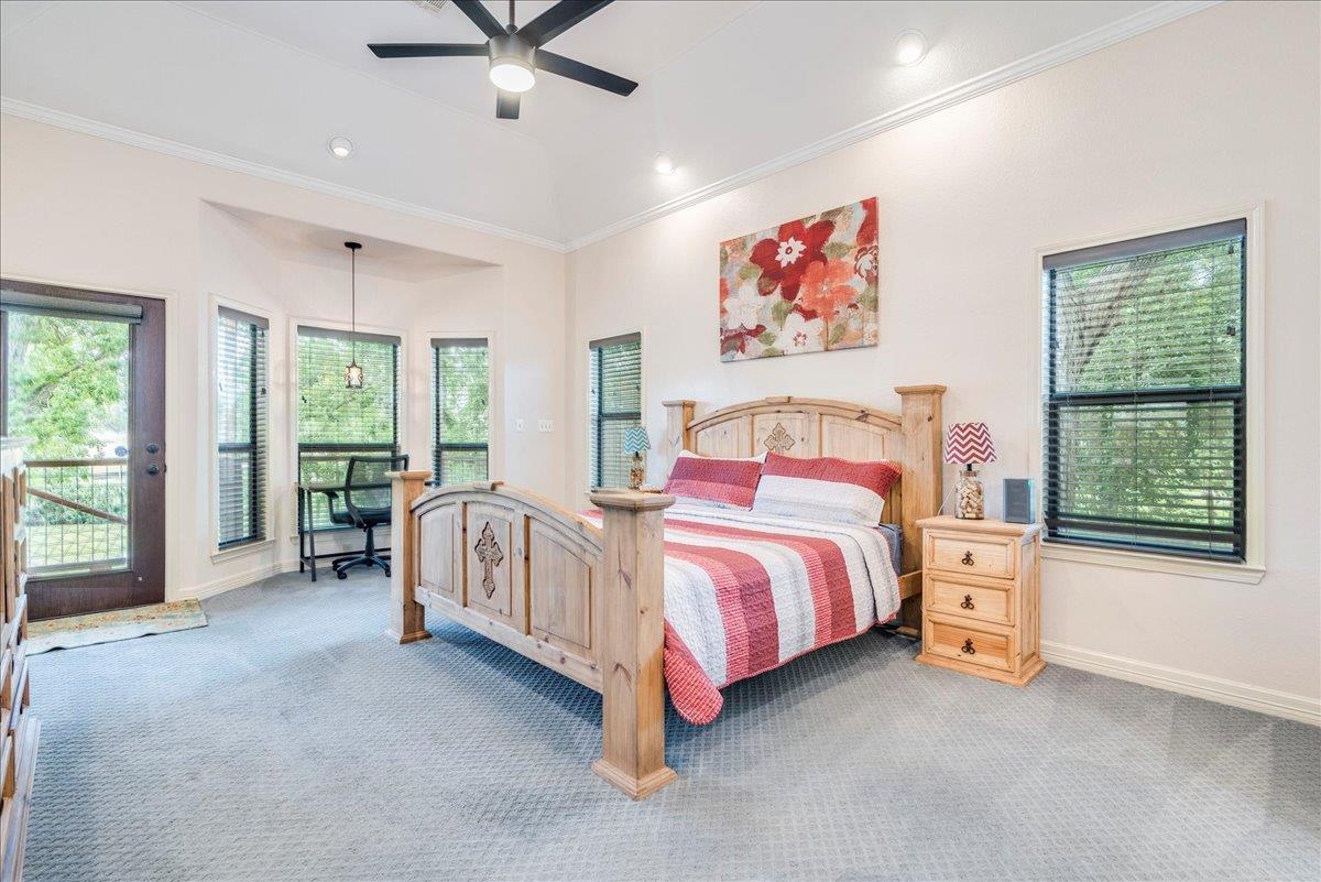 Image 17 of 39 For 302 Guadalupe River Dr