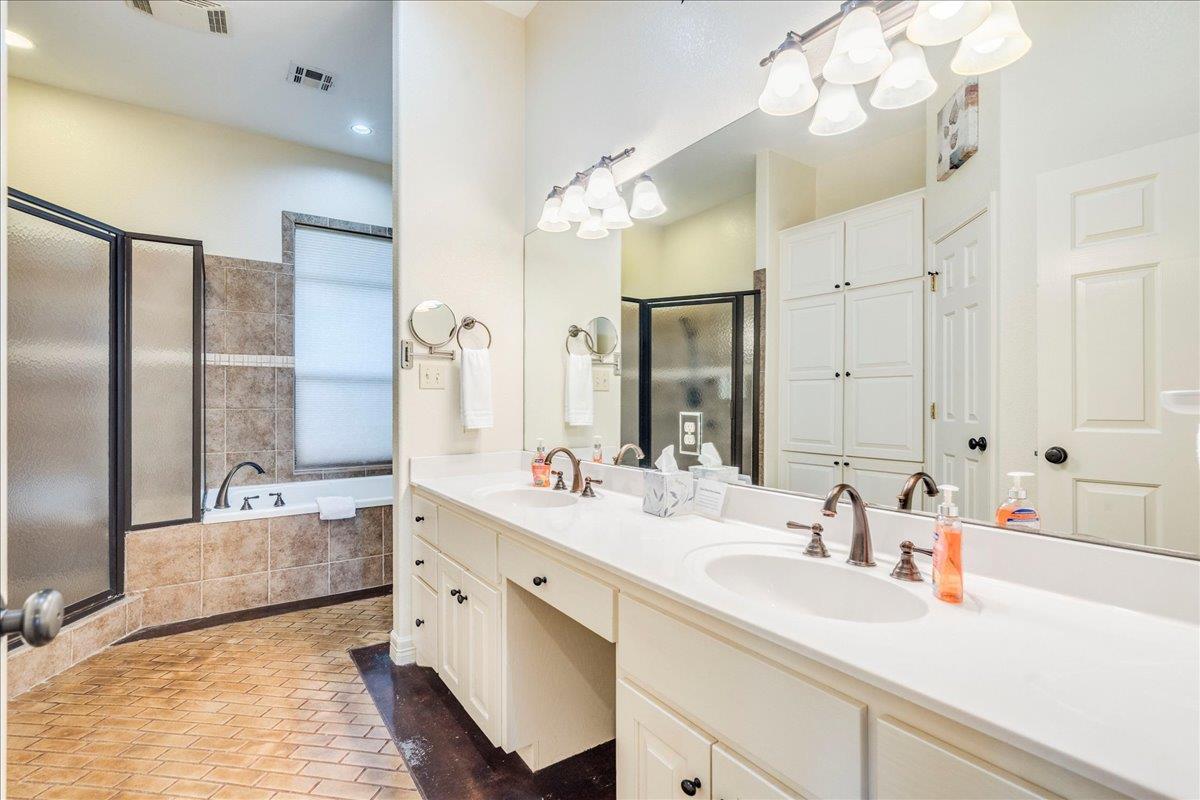 Image 19 of 39 For 302 Guadalupe River Dr