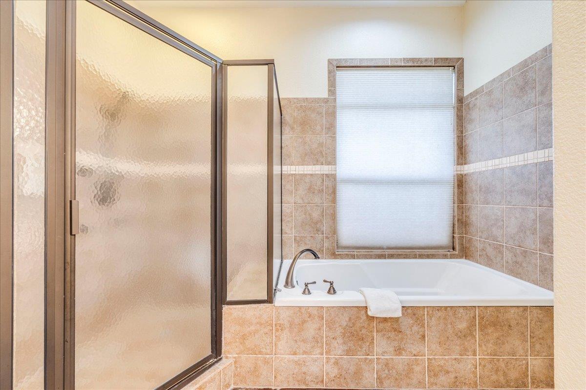 Image 20 of 39 For 302 Guadalupe River Dr