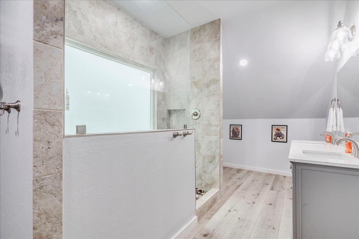 Image 29 of 39 For 302 Guadalupe River Dr