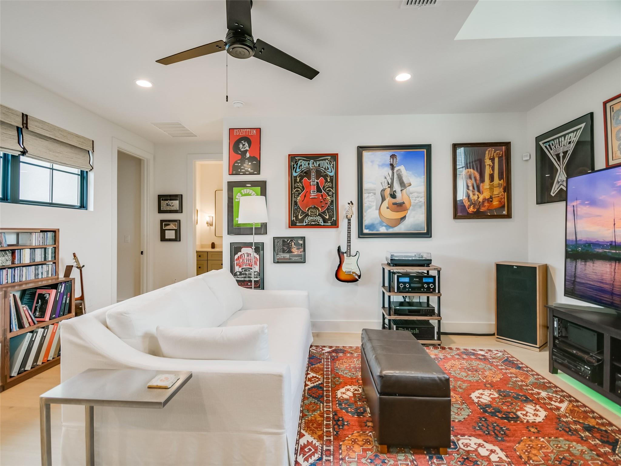 Image 12 of 26 For 2604 Addison Ave