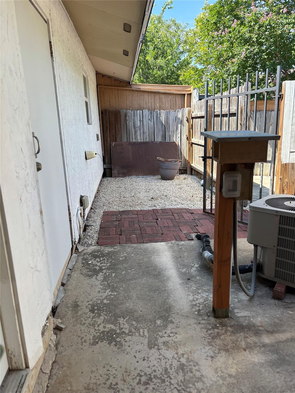 Image 15 of 17 For 11414 Spring Trail St