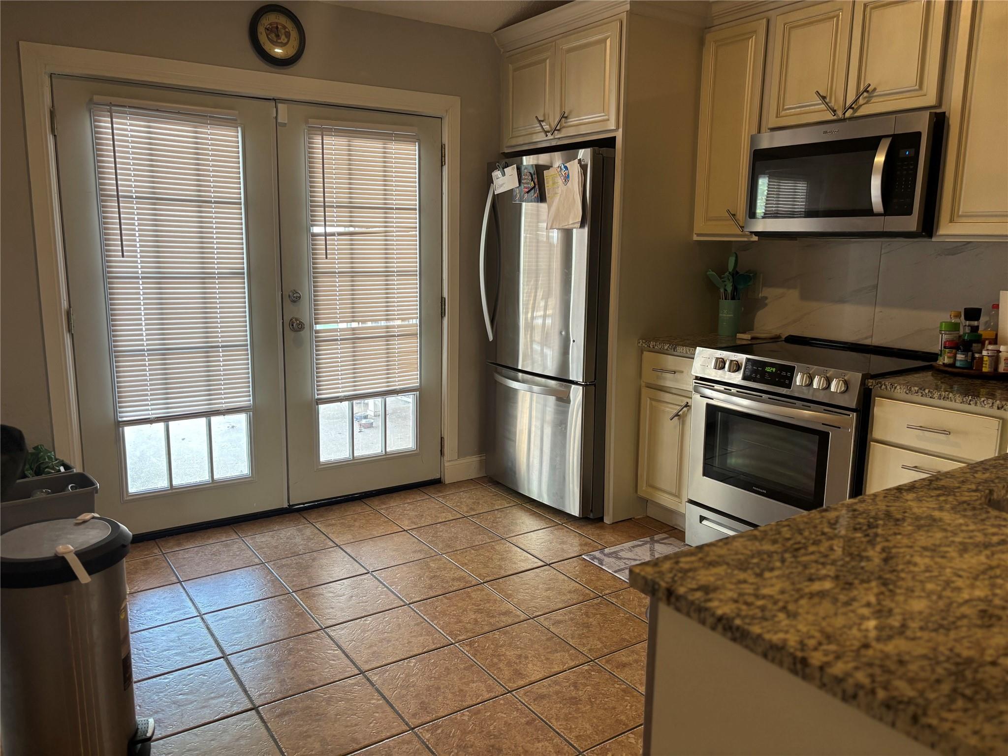 Image 3 of 17 For 11414 Spring Trail St