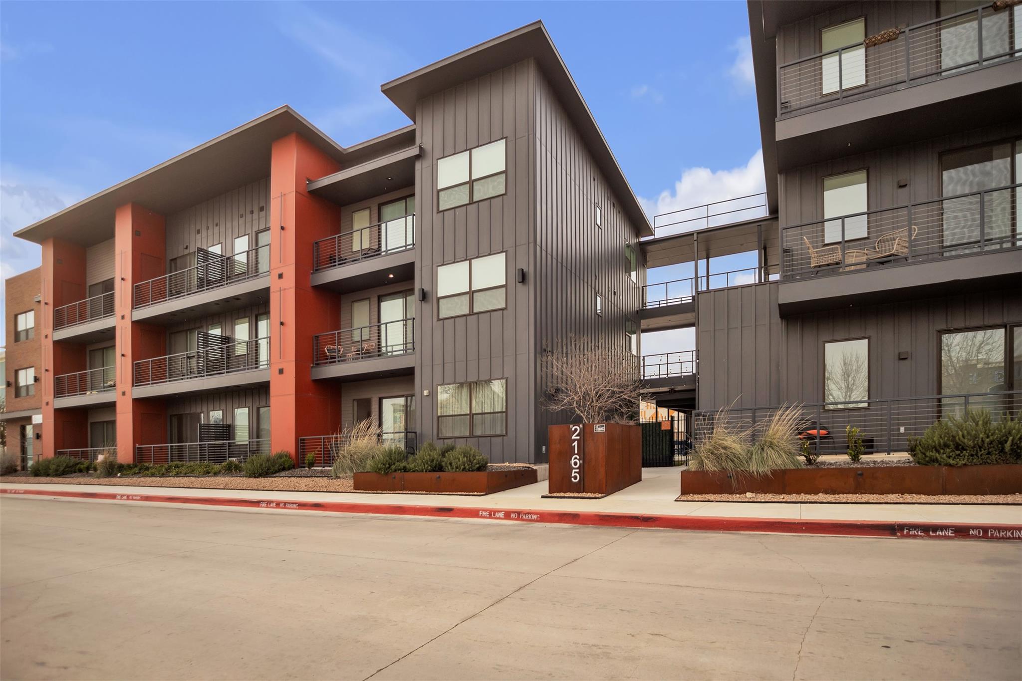 Image 2 of 15 For 2165 Gabriels Place Pl 1105