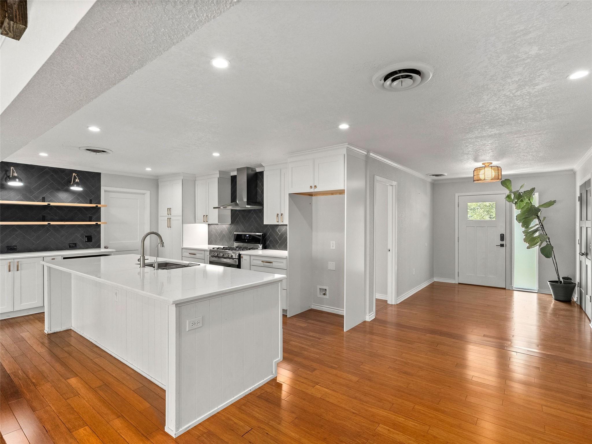 Image 10 of 39 For 91 Ohio Ave 