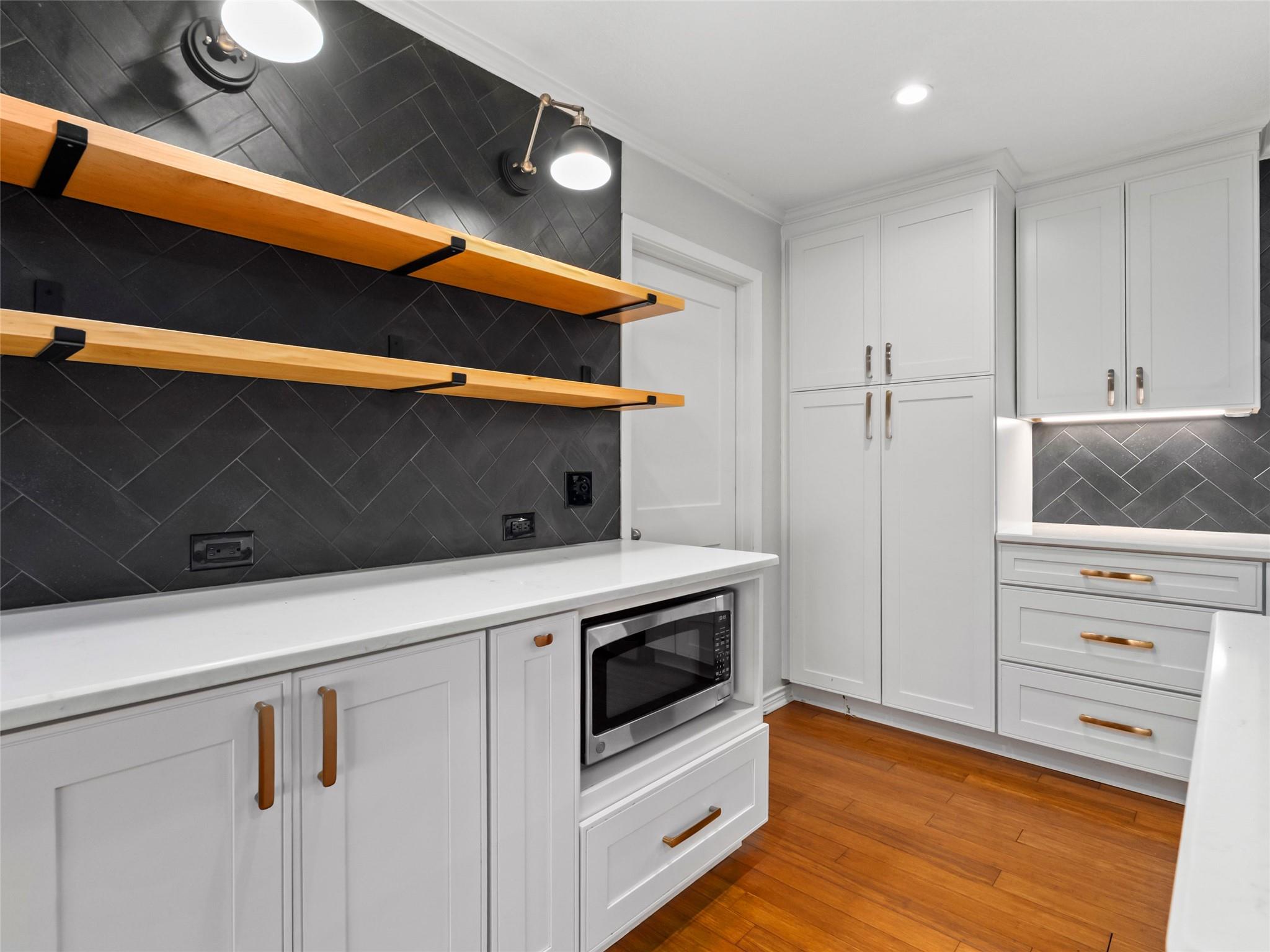 Image 13 of 39 For 91 Ohio Ave 