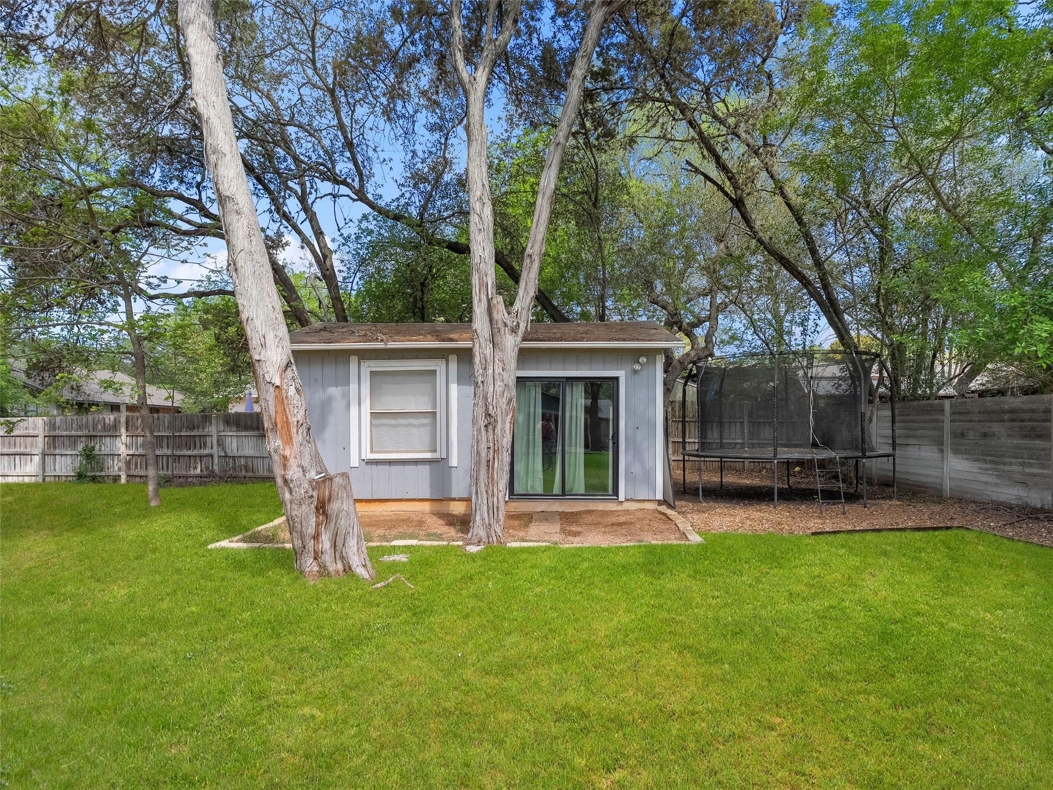 Image 23 of 39 For 91 Ohio Ave 