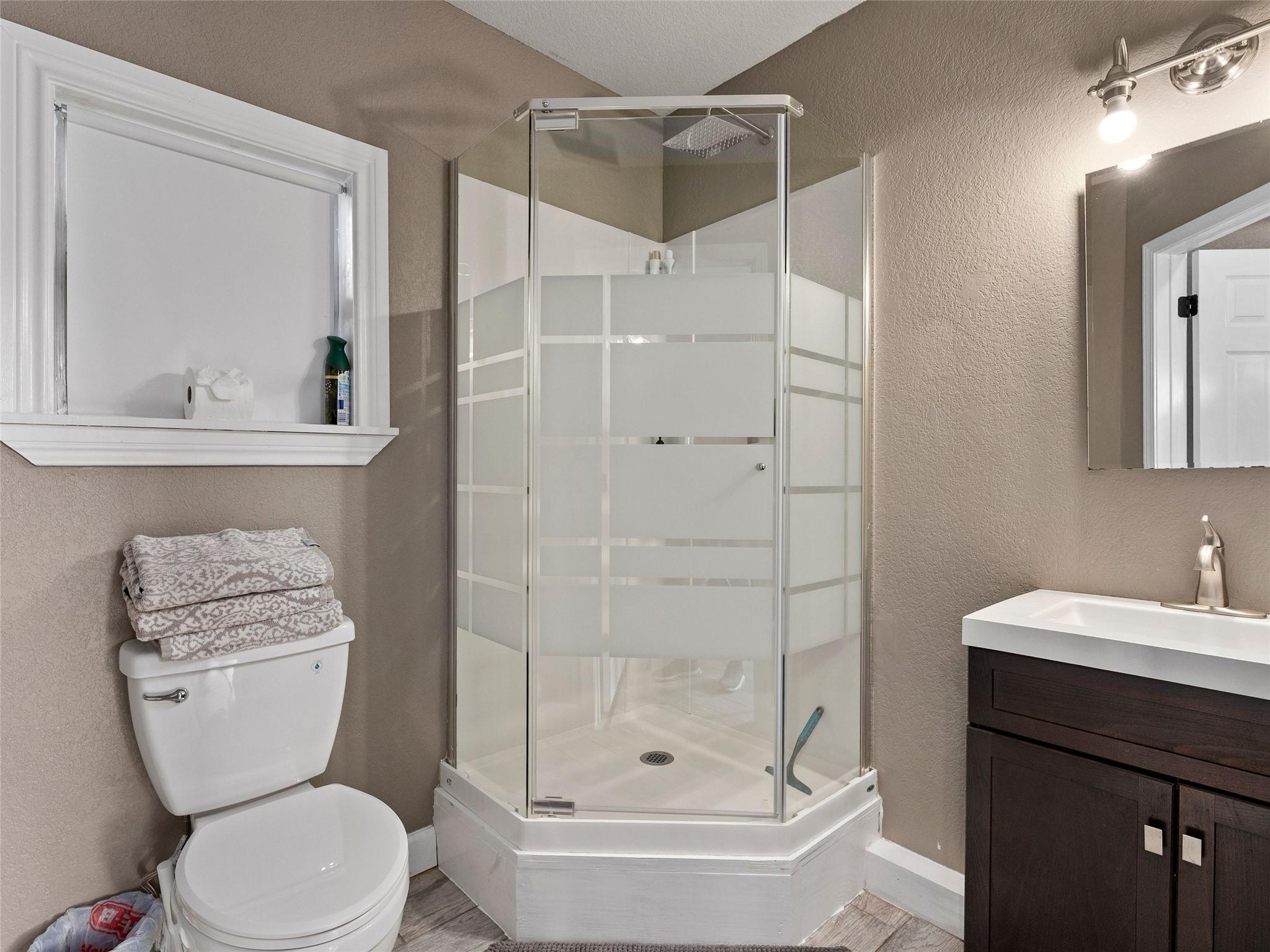 Image 26 of 39 For 91 Ohio Ave 