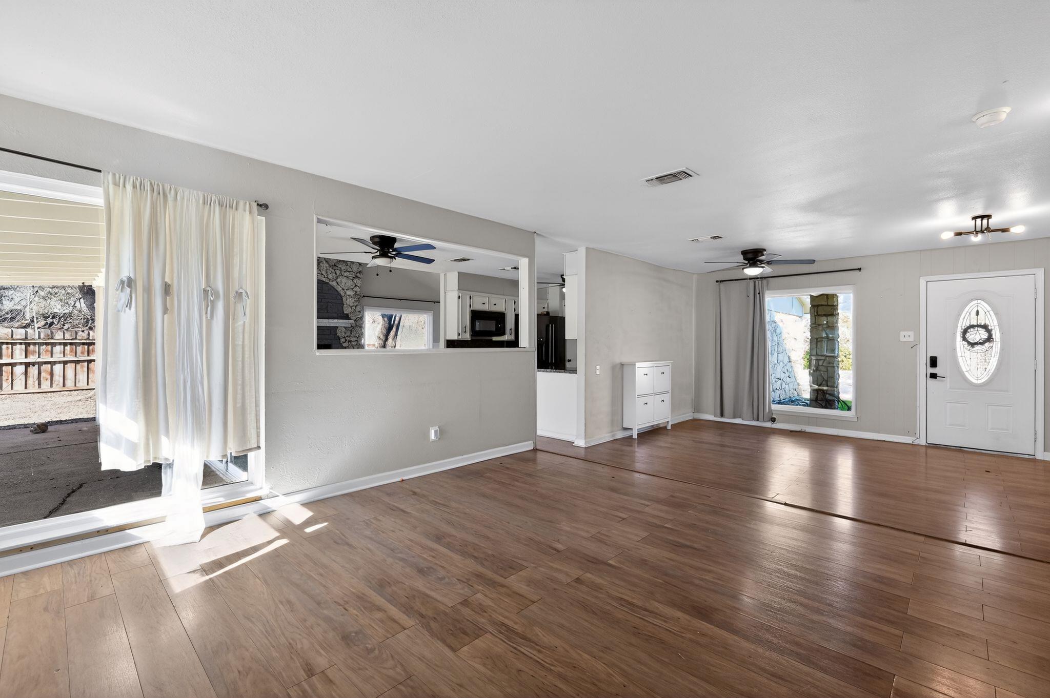 Image 3 of 10 For 220 Mockingbird Ln