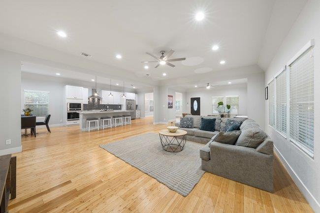 Image 10 of 31 For 422 Woodlawn Ave