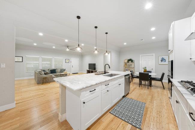 Image 14 of 31 For 422 Woodlawn Ave