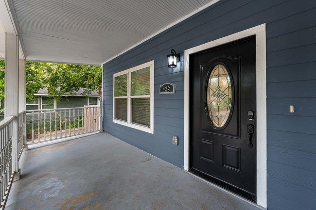 Image 3 of 31 For 422 Woodlawn Ave