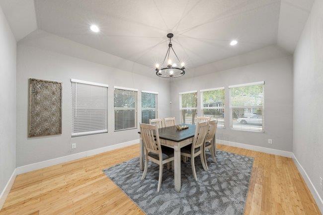 Image 5 of 31 For 422 Woodlawn Ave