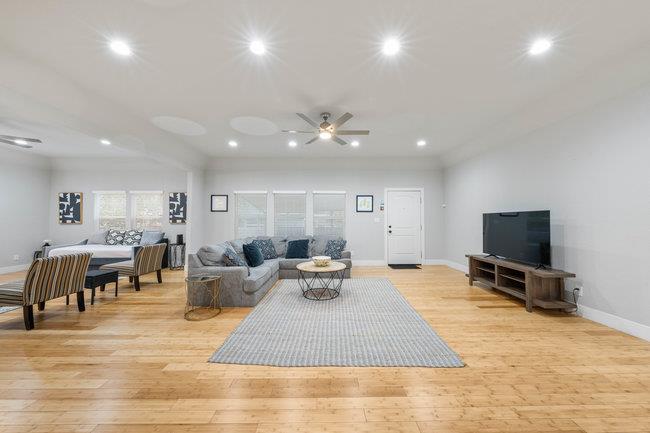 Image 7 of 31 For 422 Woodlawn Ave