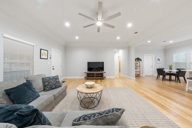 Image 9 of 31 For 422 Woodlawn Ave