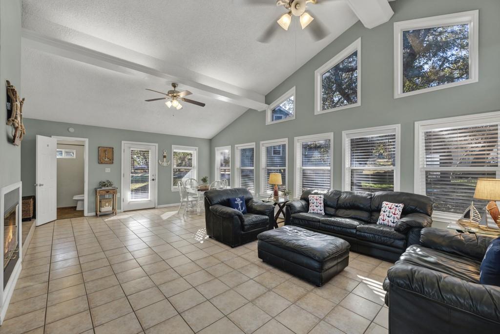 Image 12 of 40 For 1518 Lakeside Dr W