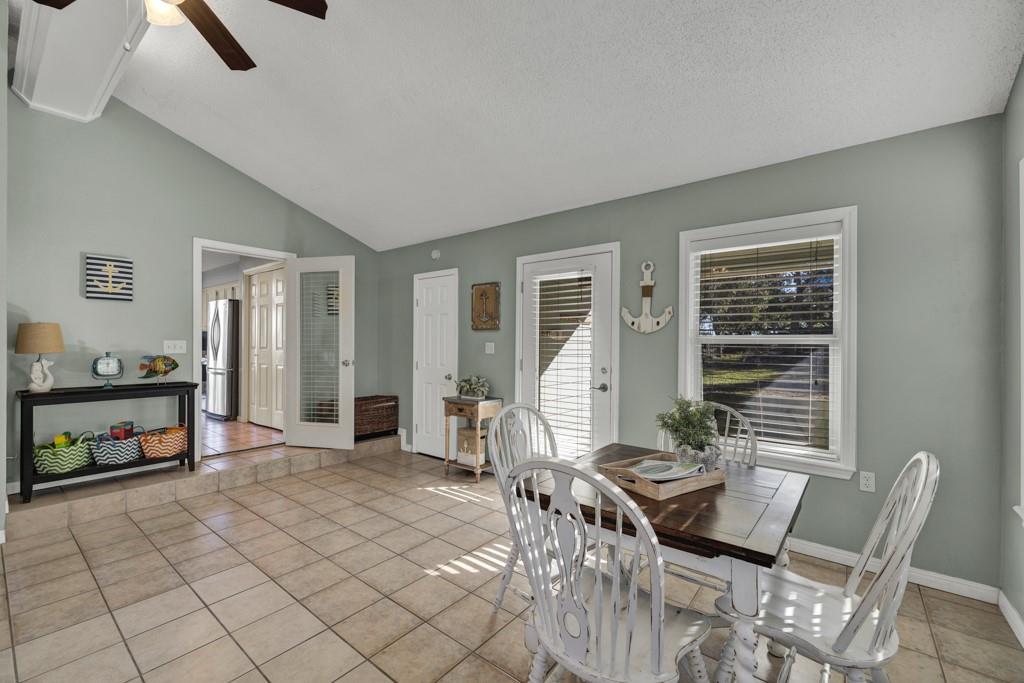 Image 14 of 40 For 1518 Lakeside Dr W