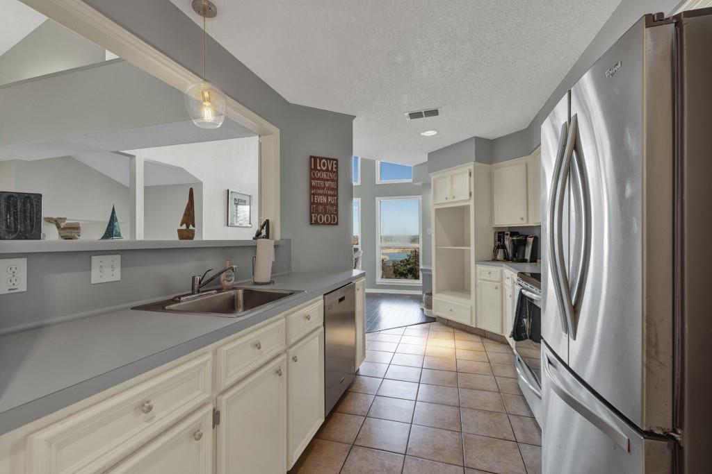Image 16 of 40 For 1518 Lakeside Dr W