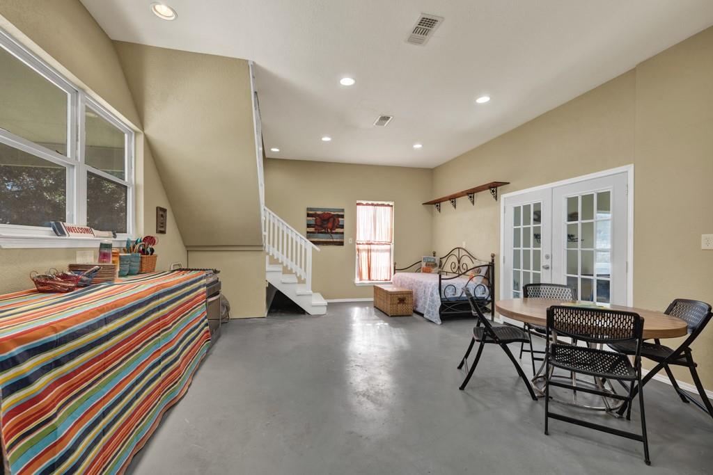 Image 31 of 40 For 1518 Lakeside Dr W