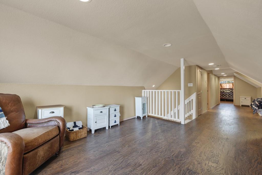 Image 33 of 40 For 1518 Lakeside Dr W
