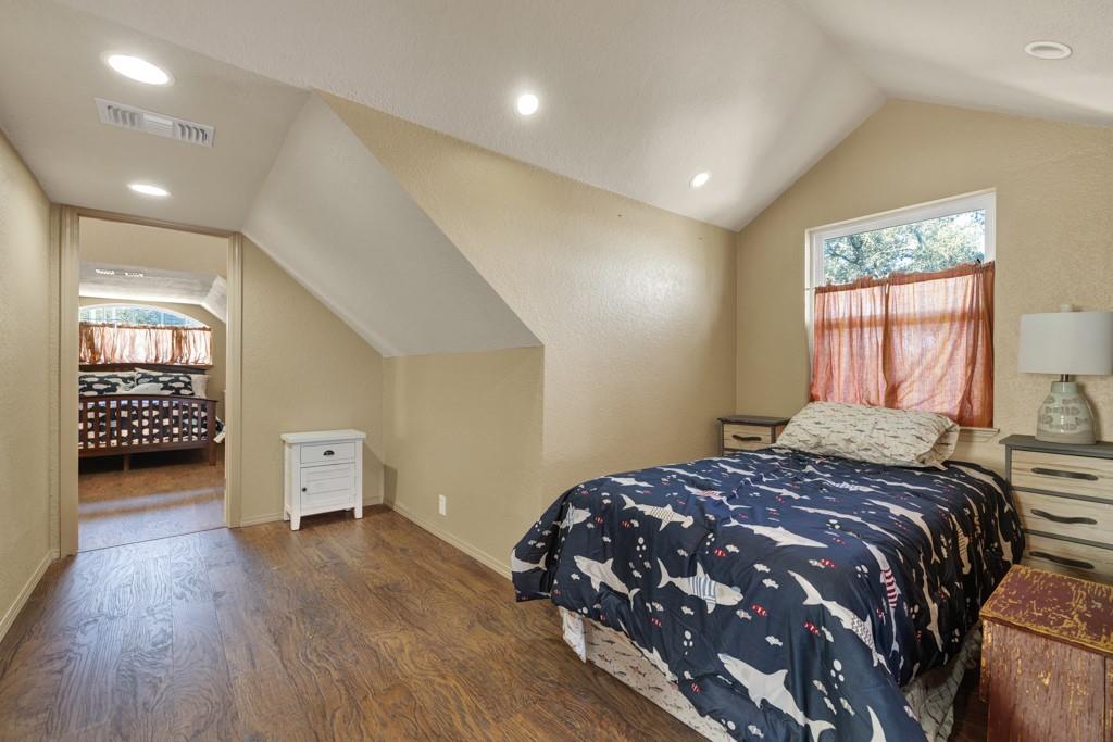 Image 34 of 40 For 1518 Lakeside Dr W