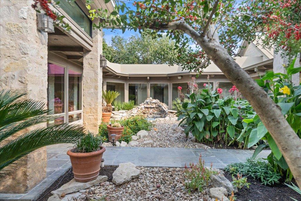 Image 12 of 24 For 24736 Travis Lakeside Cv