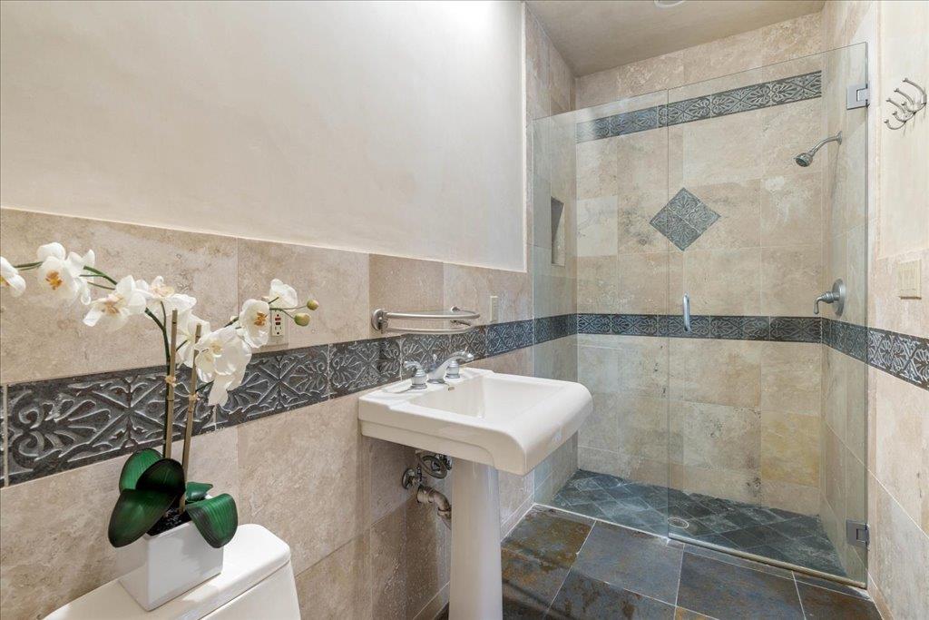 Image 17 of 24 For 24736 Travis Lakeside Cv