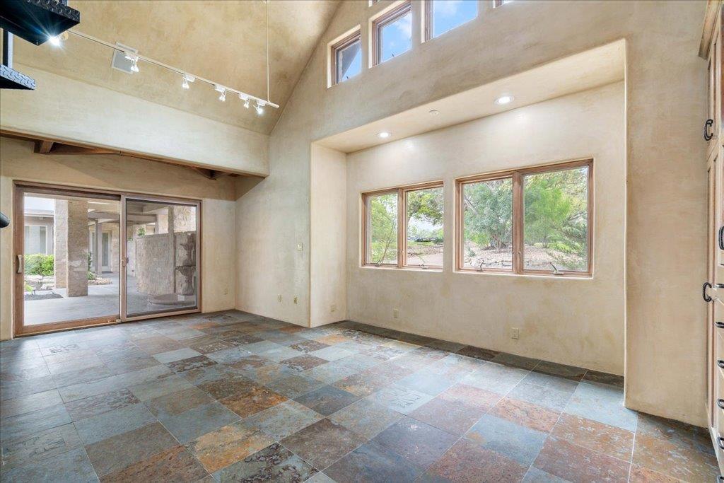 Image 18 of 24 For 24736 Travis Lakeside Cv