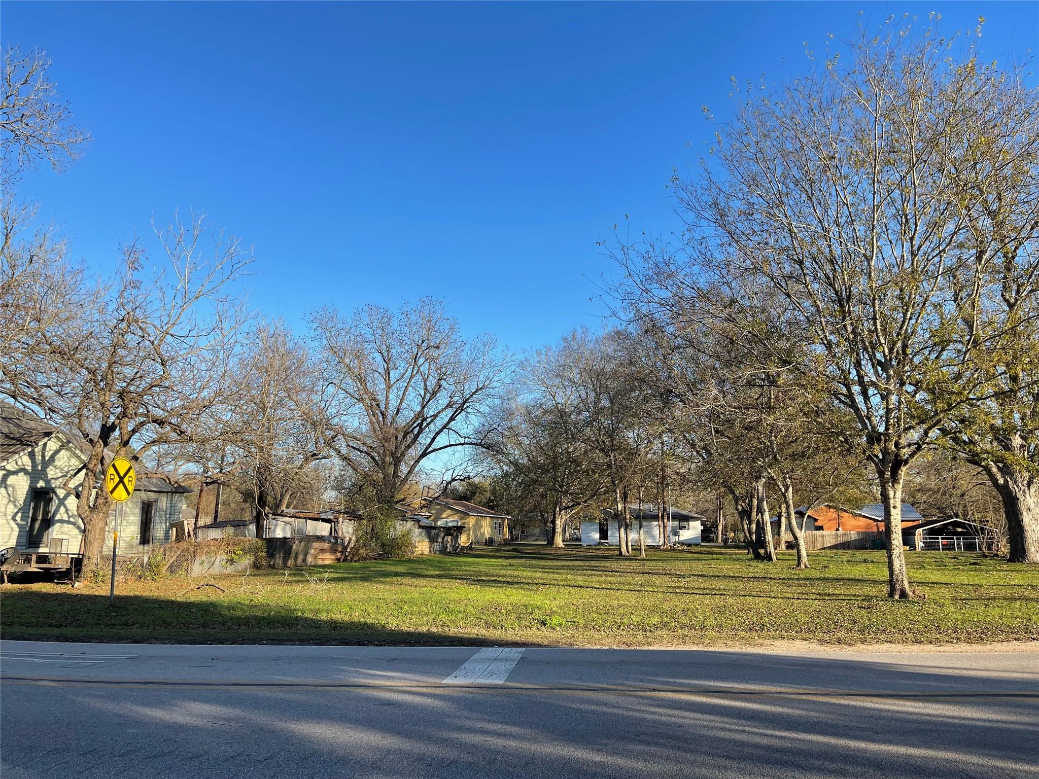 Details for 303 Gazley St, Smithville, TX 78957