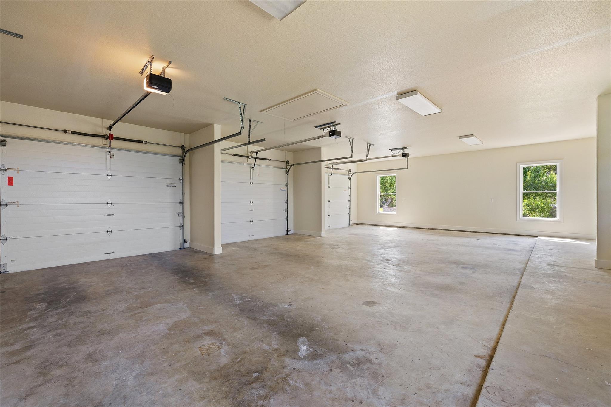 Image 31 of 40 For 1071 Escalar Dr