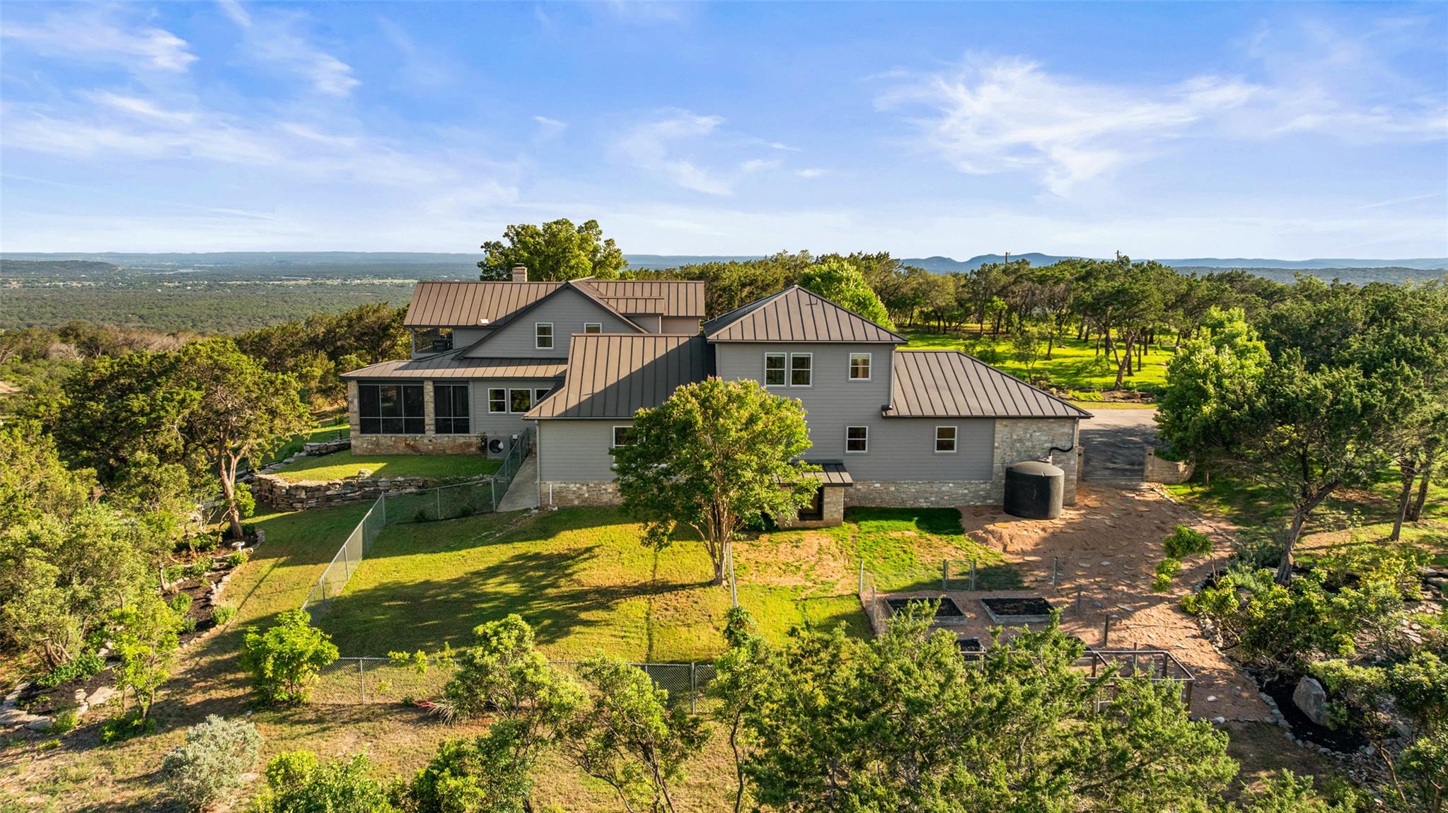 Image 5 of 40 For 1071 Escalar Dr