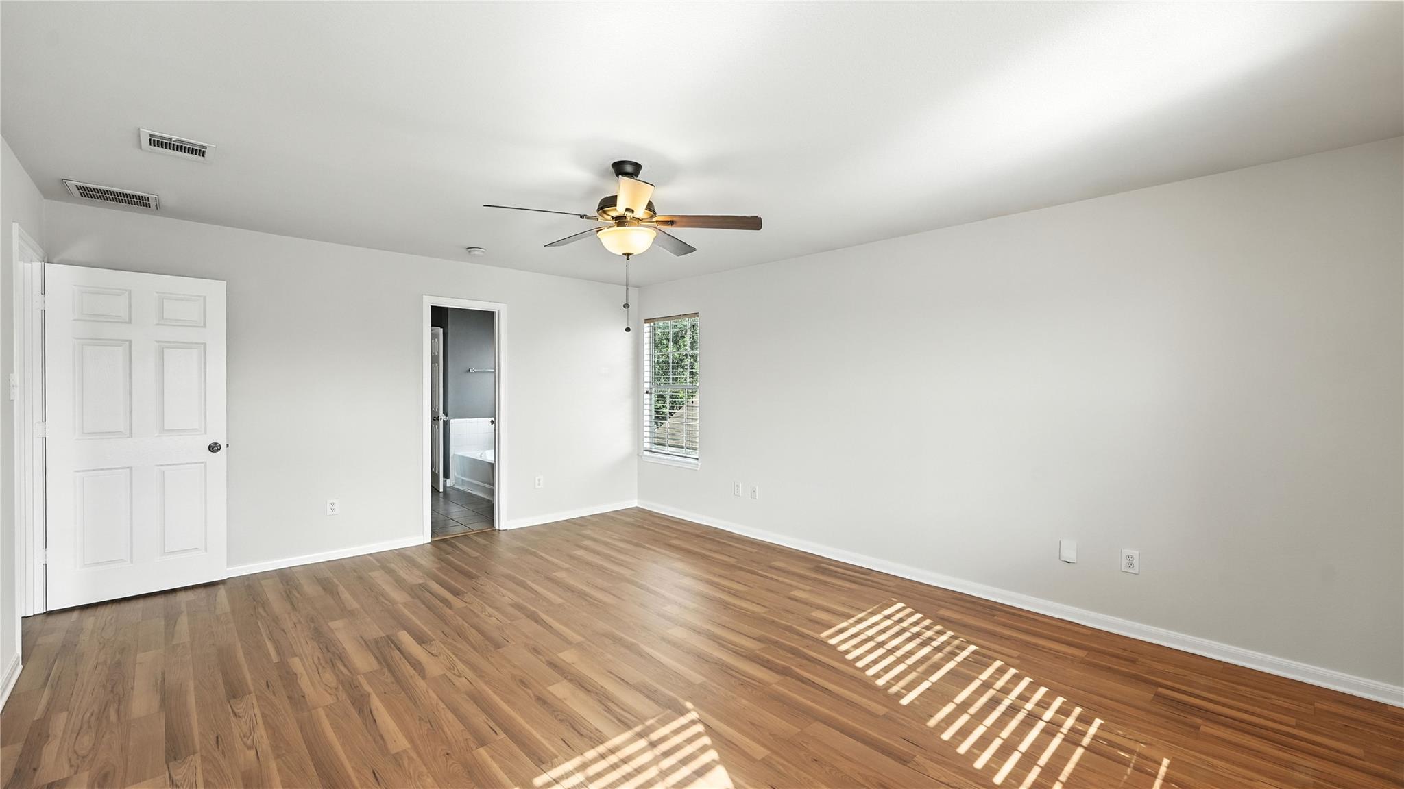 Image 13 of 29 For 2028 Heaton Hall Dr